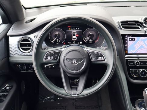 Used 2022 Bentley Bentayga AWD/4WD image 16