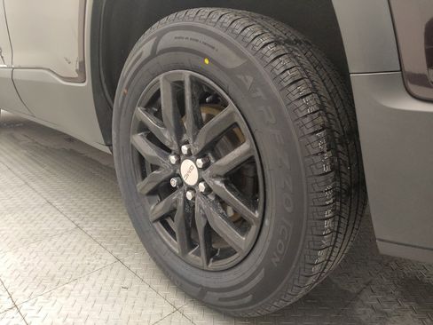 Used 2018 GMC Acadia SLT w/ LPO, Cargo Package FWD image 31