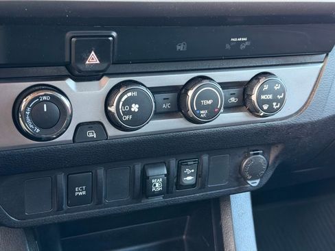 Used 2019 Toyota Tacoma SR5 image 32