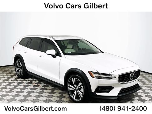 Used 2025 Volvo V60 B5 Cross Country Plus w/ Protection Package Premier image 1