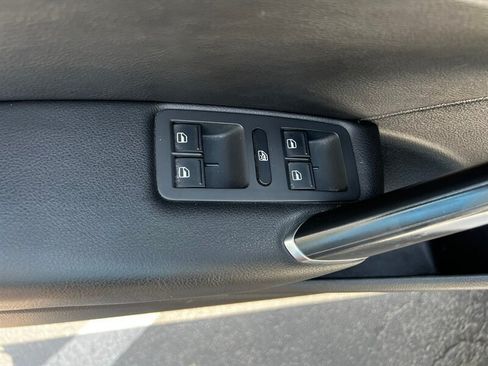 Used 2018 Volkswagen Passat 2.0T SE FWD image 25