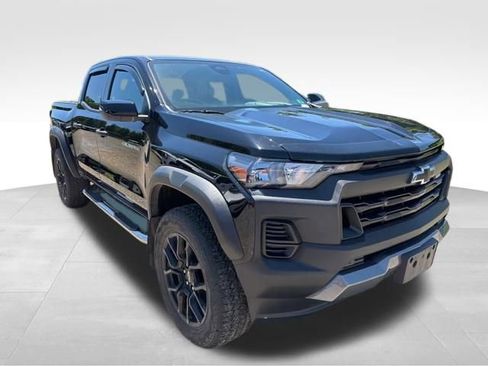 Used 2023 Chevrolet Colorado Trail Boss w/ LPO, Dark Essentials Package AWD/4WD image 2