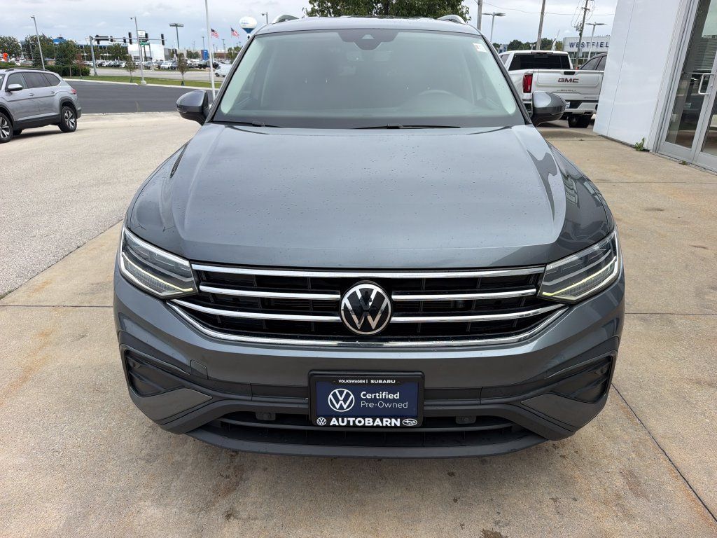 Certified 2023 Volkswagen Tiguan SE FWD image 2