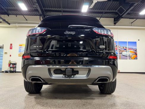 Used 2019 Jeep Cherokee Overland w/ Technology Group image 18