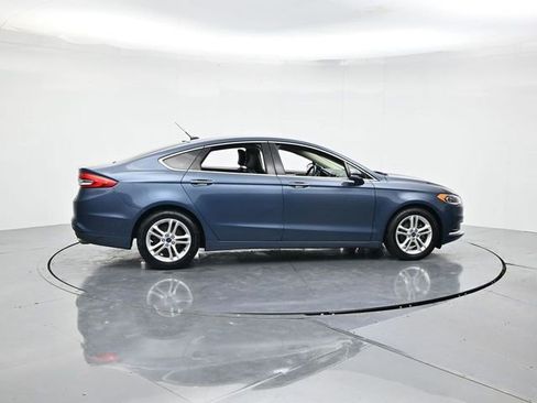 Used 2018 Ford Fusion SE image 2