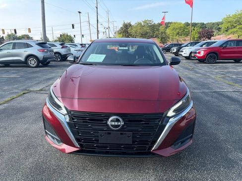 Used 2025 Nissan Altima 2.5 SV FWD image 11