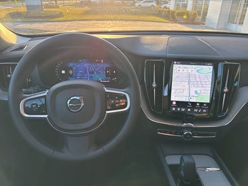 Used 2025 Volvo XC60 B5 Plus image 20