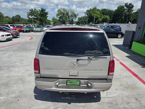 Used 2004 Cadillac Escalade ESV Platinum AWD/4WD image 13