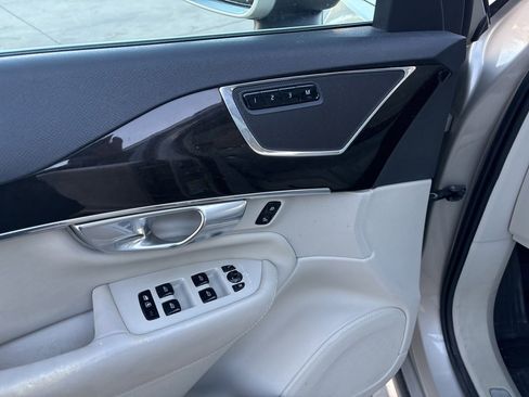 Used 2018 Volvo XC90 T6 Momentum w/ Convenience Package image 12