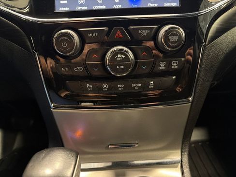 Used 2021 Jeep Grand Cherokee Laredo X AWD/4WD image 9