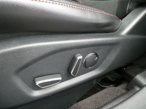 Used 2018 Ford Explorer XLT w/ Equipment Group 202A FWD image 26
