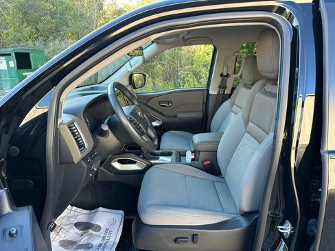 Used 2023 Nissan Frontier SV w/ SV Convenience Package image 21