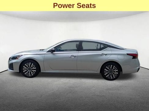 Used 2024 Nissan Altima 2.5 SV FWD image 9