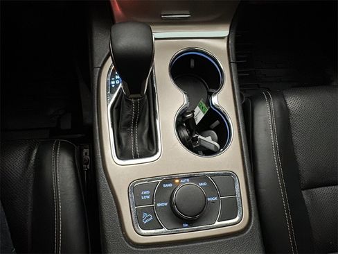 Used 2017 Jeep Grand Cherokee Limited w/ Luxury Group II image 27