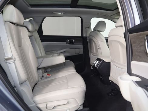 Used 2023 Kia Sorento S w/ Panoramic Sunroof Package AWD/4WD image 15