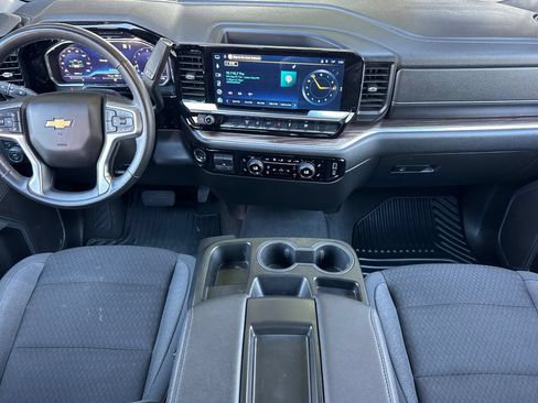 Used 2025 Chevrolet Silverado 2500 LT w/ Convenience Package AWD/4WD image 15