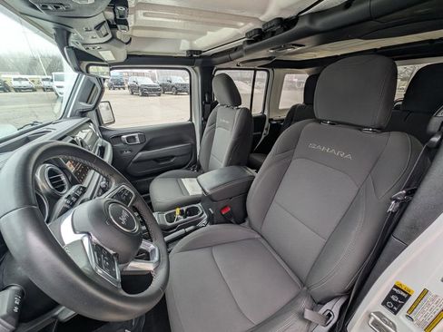 Used 2023 Jeep Wrangler Sahara image 16
