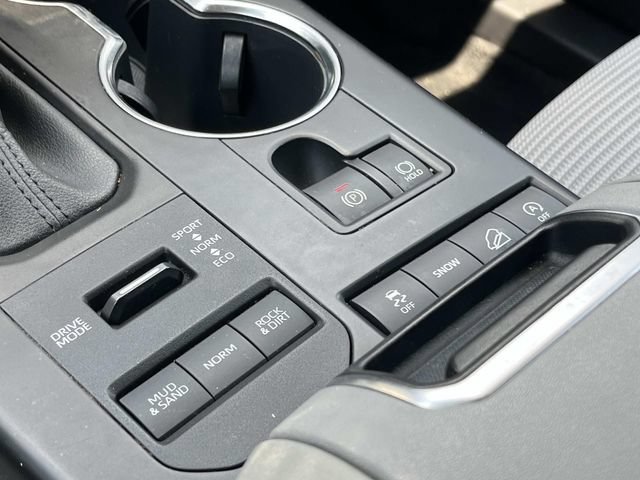 Used 2022 Toyota Highlander LE AWD/4WD image 38