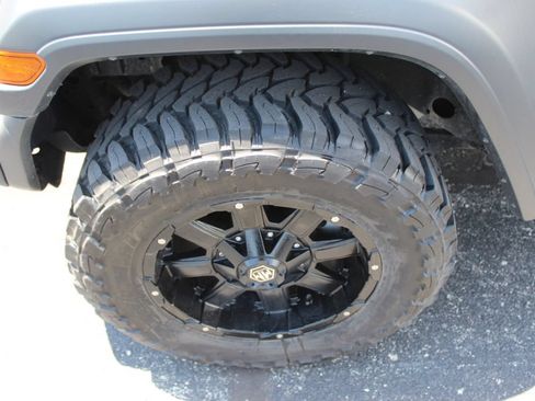 Used 2018 Jeep Wrangler Unlimited Sport S AWD/4WD image 10