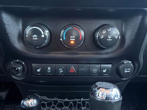 Used 2016 Jeep Wrangler Rubicon w/ Power Convenience Group AWD/4WD image 23
