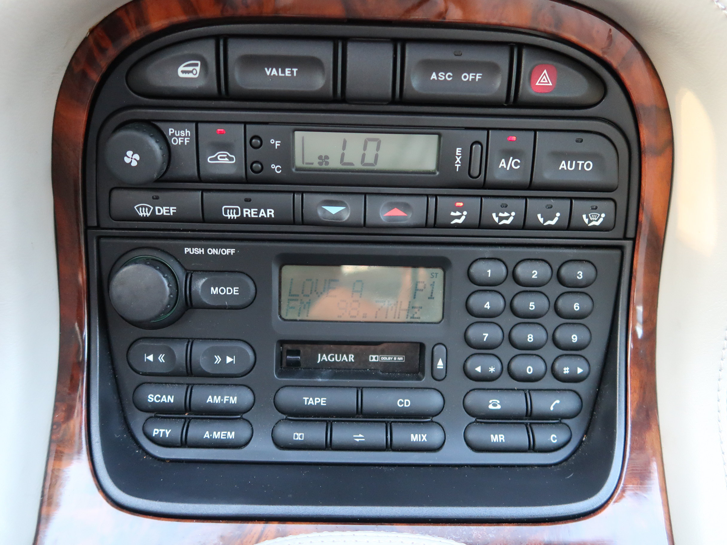 Used 1999 Jaguar XJ8 RWD image 21