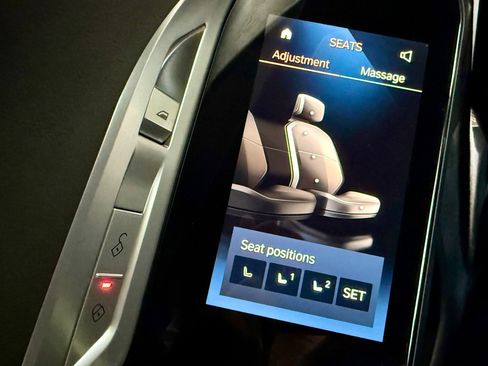 Used 2025 BMW 760i xDrive w/ Executive Package image 39