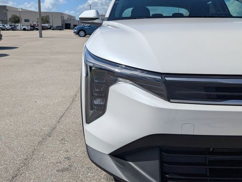 New 2025 Kia K4 LX image 12