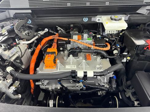 Used 2024 Chevrolet Equinox EV LT FWD image 36