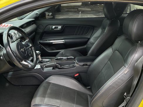 Used 2021 Ford Mustang GT Premium w/ GT Performance Package RWD image 3