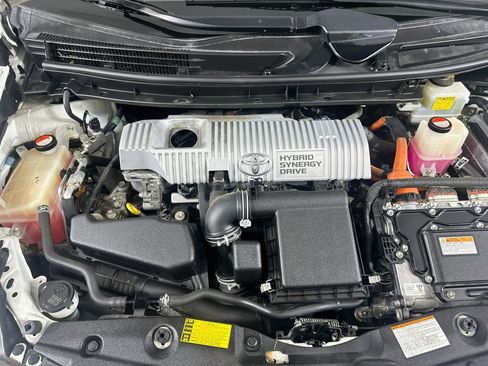 Used 2015 Toyota Prius Four FWD image 31
