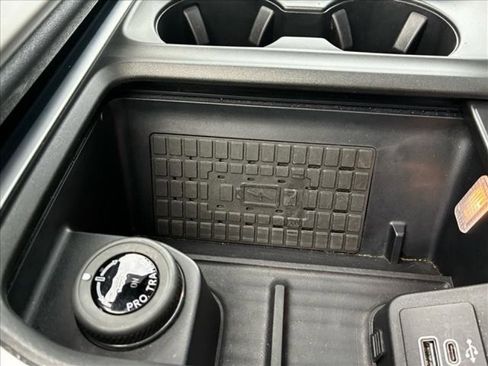 Used 2025 Ford Expedition Max Active AWD/4WD image 3