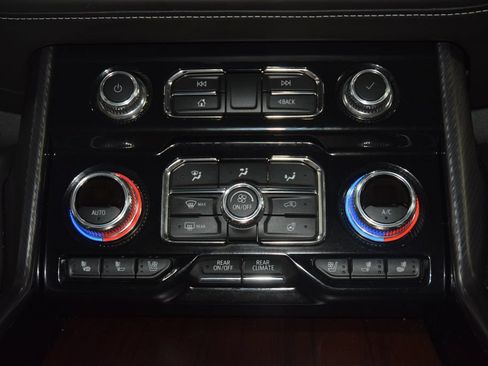 Used 2023 GMC Yukon Denali Ultimate AWD/4WD image 35