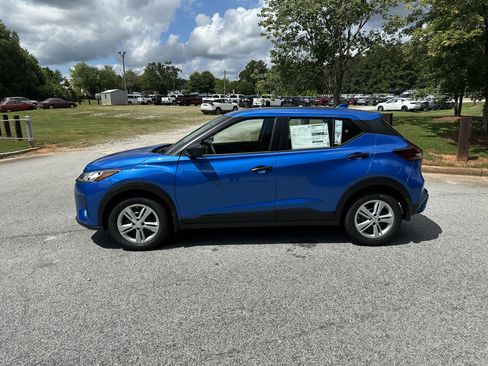 New 2025 Nissan Kicks Play S image 8