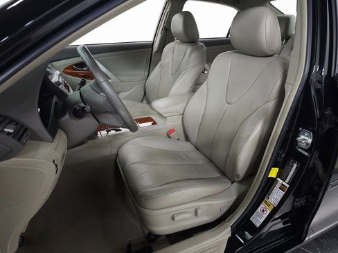 Used 2011 Toyota Camry XLE image 13