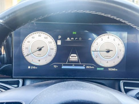 Used 2024 Hyundai Elantra Limited image 28