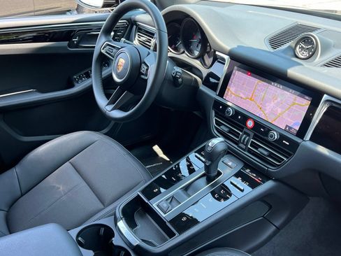 Certified 2026 Porsche Macan AWD/4WD image 15