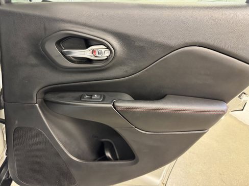 Used 2019 Jeep Cherokee Trailhawk w/ Cold Weather Group image 24