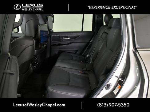 Used 2023 Lexus LX 600 4WD w/ Luxury Package image 24