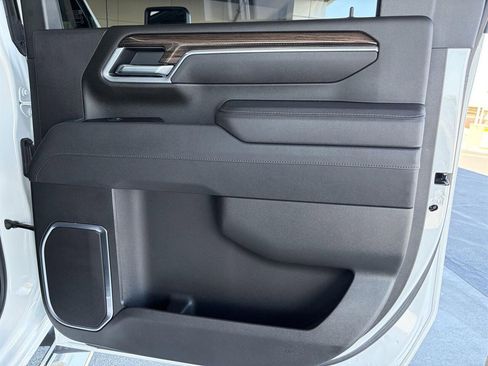 Used 2025 Chevrolet Silverado 2500 LT w/ Convenience Package image 27