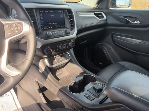 Used 2023 GMC Acadia SLT w/ LPO, Floor Liner Package FWD image 18