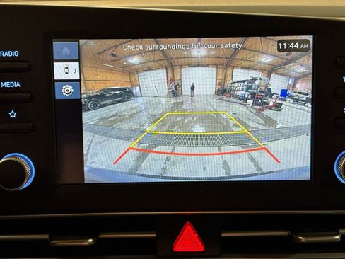 Used 2024 Hyundai Elantra SE image 42