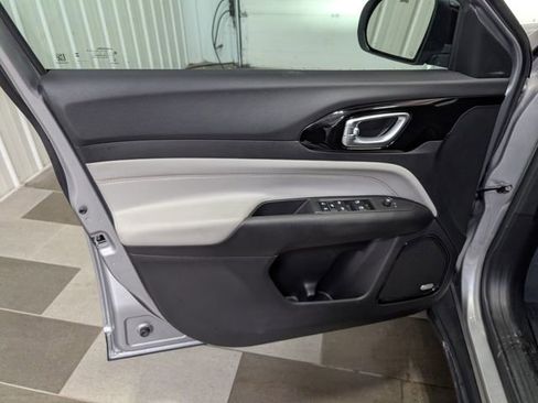 Used 2023 Jeep Compass Limited w/ Sun and Sound Group AWD/4WD image 13