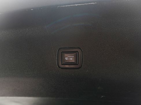 Used 2021 GMC Yukon XL SLT w/ SLT Premium Package image 13