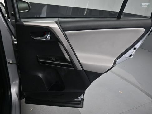 Used 2018 Toyota RAV4 Limited AWD/4WD image 37