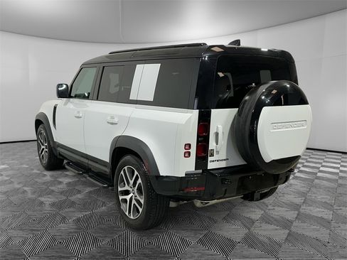 Used 2025 Land Rover Defender 110 X-Dynamic SE image 3