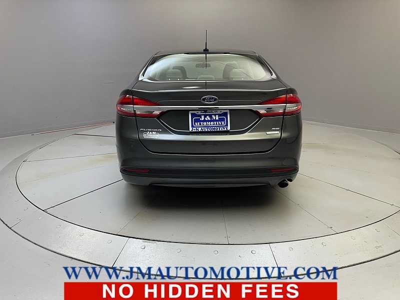 Used 2018 Ford Fusion SE FWD image 4