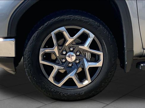 Used 2024 GMC Sierra 1500 SLT AWD/4WD image 11