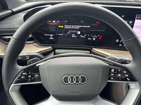 Used 2025 Audi Q5 Premium w/ Convenience Package AWD/4WD image 24