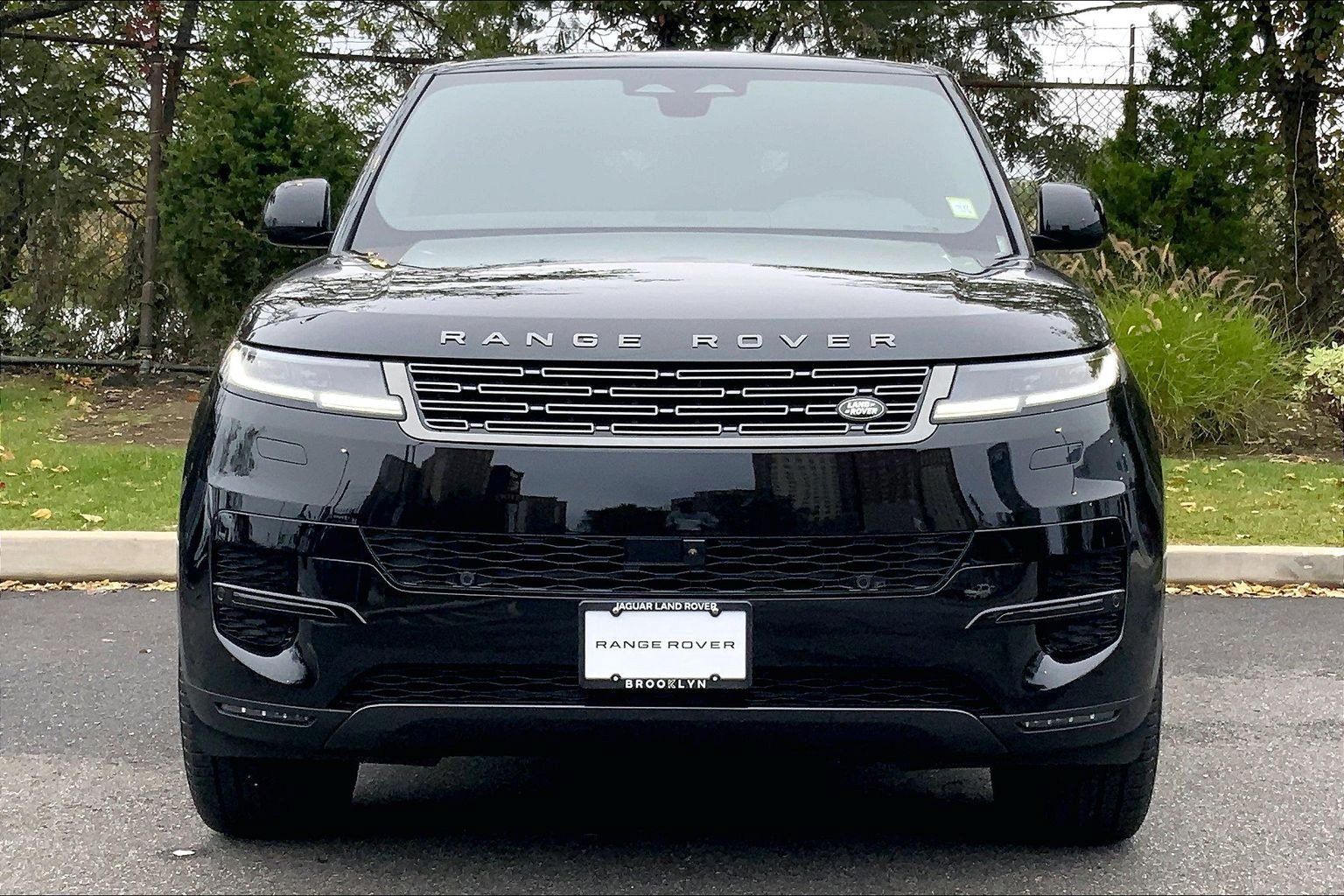 New 2027 Land Rover Range Rover Sport SE AWD/4WD image 3