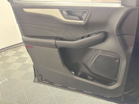Used 2022 Ford Escape SE w/ SE Sport Appearance Package FWD image 14